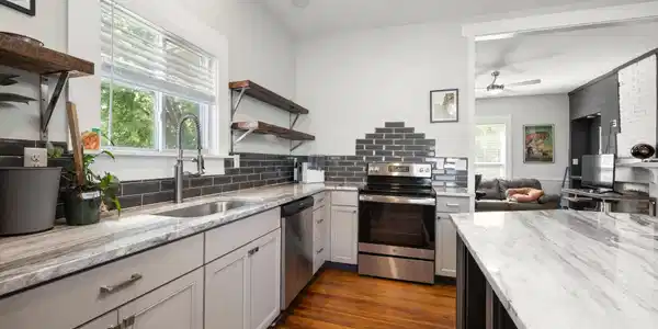 513 W Bell Avenue
