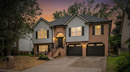 104 Edgewater Pl