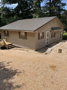 101 Oakleaf Ln