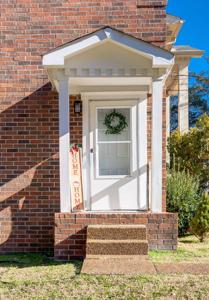 906 Lauren Ct