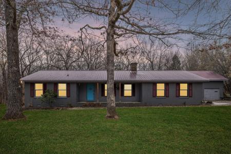 305 Oak Leaf Cir