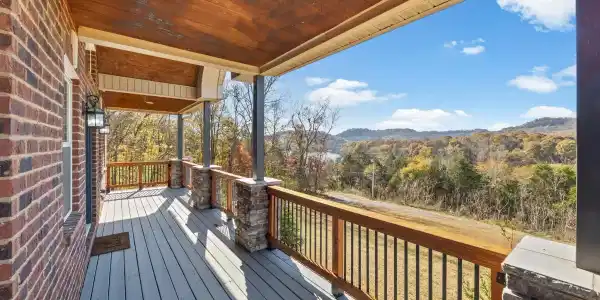 57 Lakeside Dr