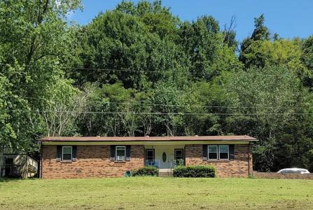 275 Lakeside Dr