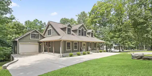 115 Long Point Dr