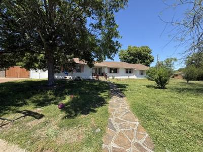 212 Islandia Ct W