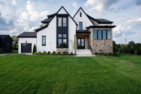 102 Autumn Breeze Dr