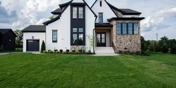 102 Autumn Breeze Dr