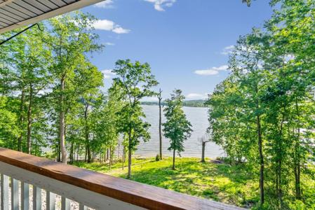 438 Harbor Dr