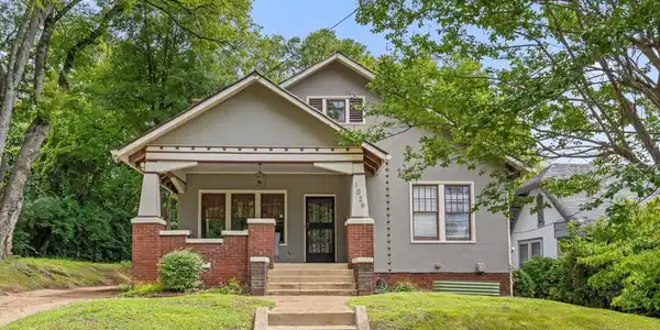 1029 E 05th Street