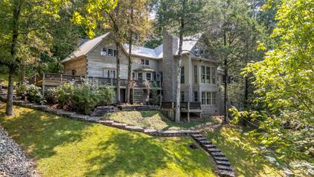 658 Moore Rd
