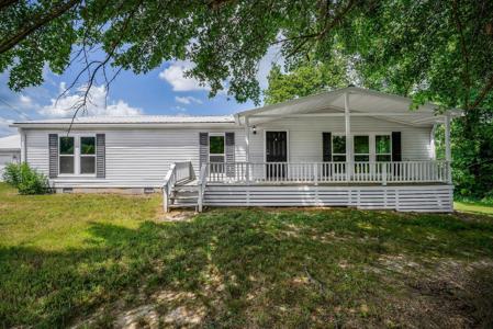 572 Lakeside Rd