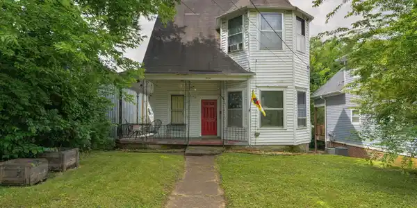 812 E 10th Street