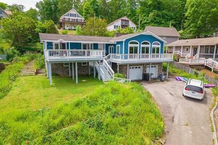 556 Stirling Rd