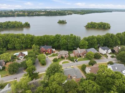 100 Lakecrest Cir