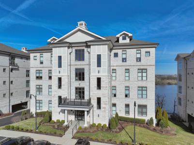 1024 Club View Dr
