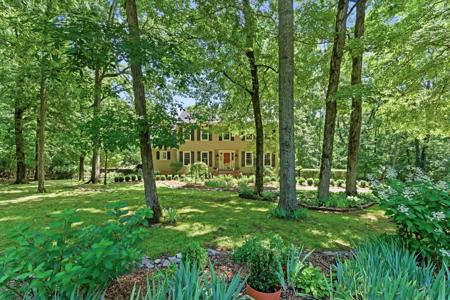 547 Lakeshore Dr
