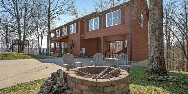 300 Crest Dr