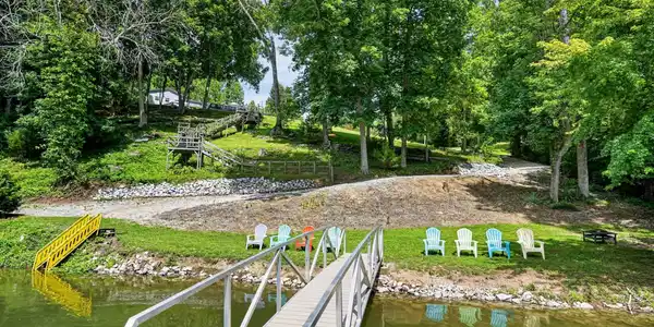 279 Earls Ln