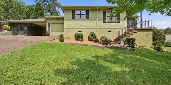 1281 W Fairfax Drive