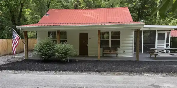 138 Cooper Ln