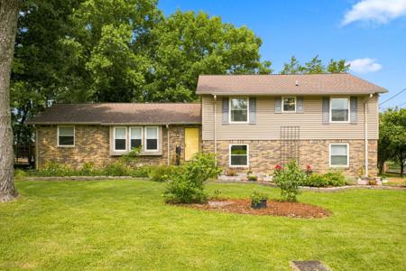 272 Clearlake Dr W