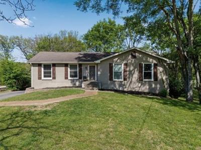 425 Lakeshore Dr