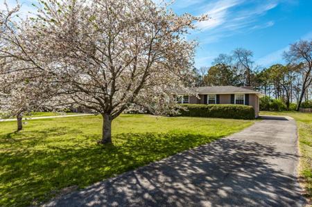 120 Roberta Dr