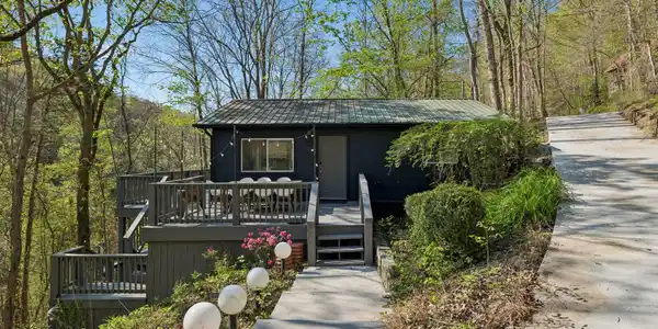 1407 Lakeside Dr