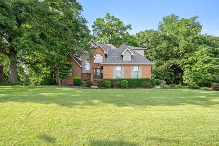 208 Loop Dr