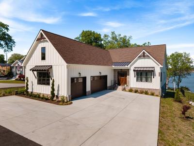 3005 Lakeshore Dr