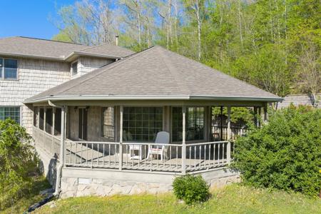 143 Creekside Village Ln