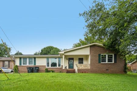 2821 Creekview Dr