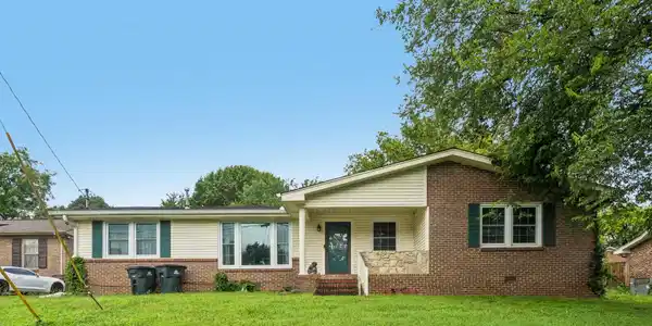 2821 Creekview Dr