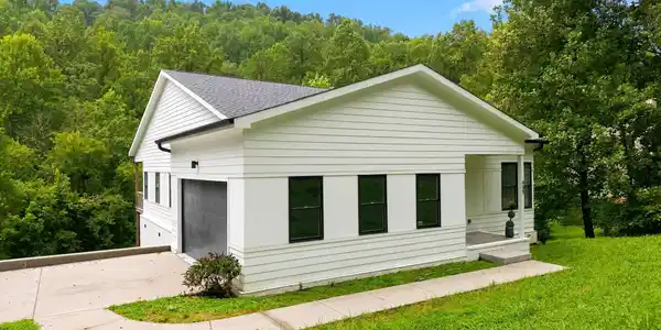 605 Harbor Dr