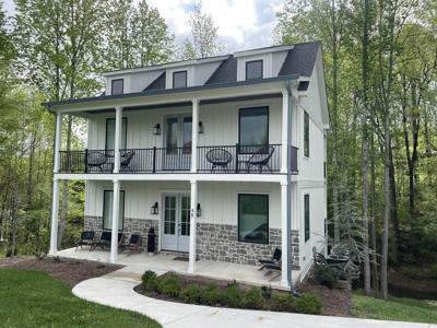 48 White Oak Ln