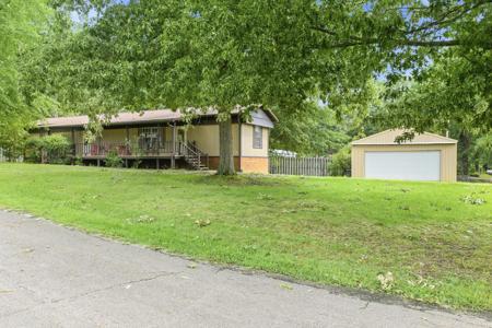 225 Pineview Dr
