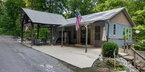 1025 Lakeside Dr