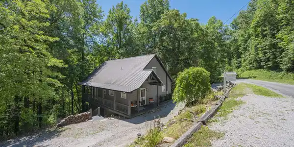 1337 Lakeside Dr
