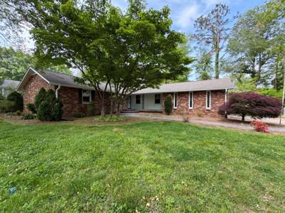 102 Lakewood Cir