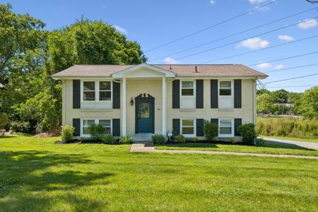 632 Larchwood Dr
