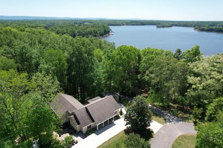 105 W Paradise Dr