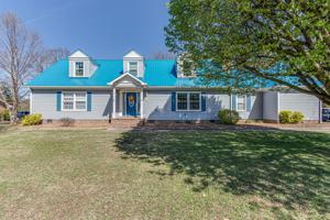 102 Lake Hills Rd