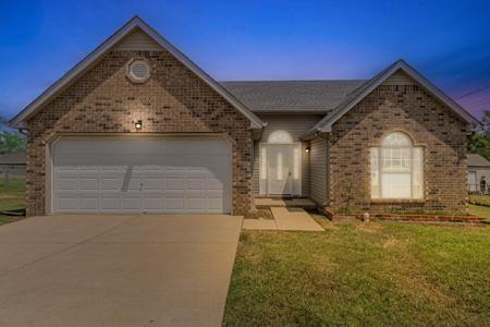318 Clearlake Dr