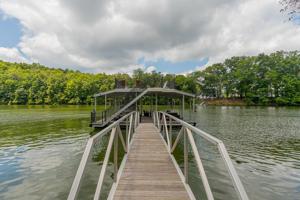 440 Lakeside Dr