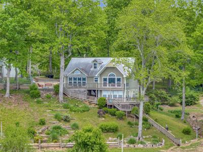 185 Trails Ln