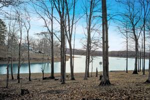 201 Lakeshore Dr N