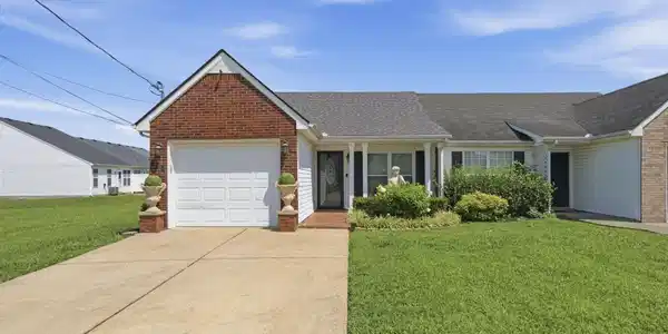 405 Reavis Ave