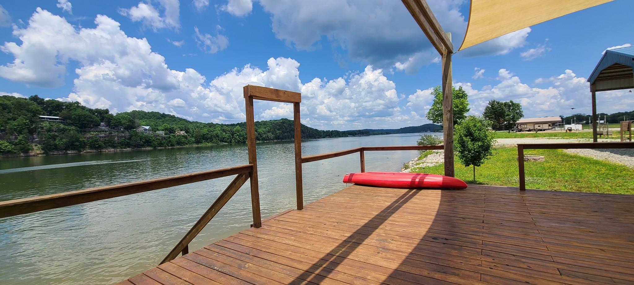 130 River Front Dr S, Clifton, TN lhrmls01637577