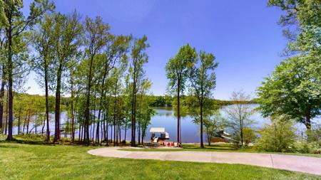 125 Hickory Hill Dr