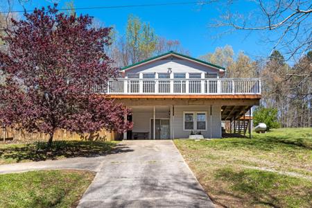 207 Lakeshore Cir
